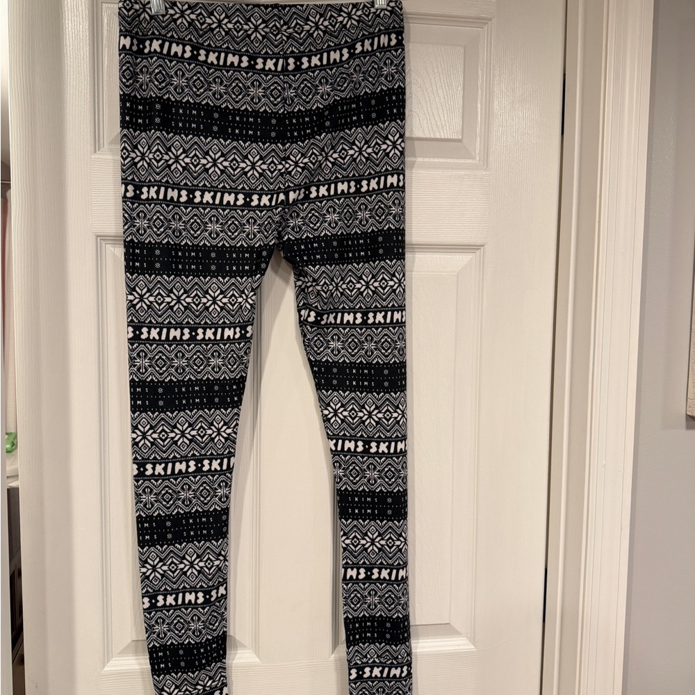 SKIMS Plush Hensley Pajama set black and white color. Top is XL NwT  bottom is L - Picture 10 of 14